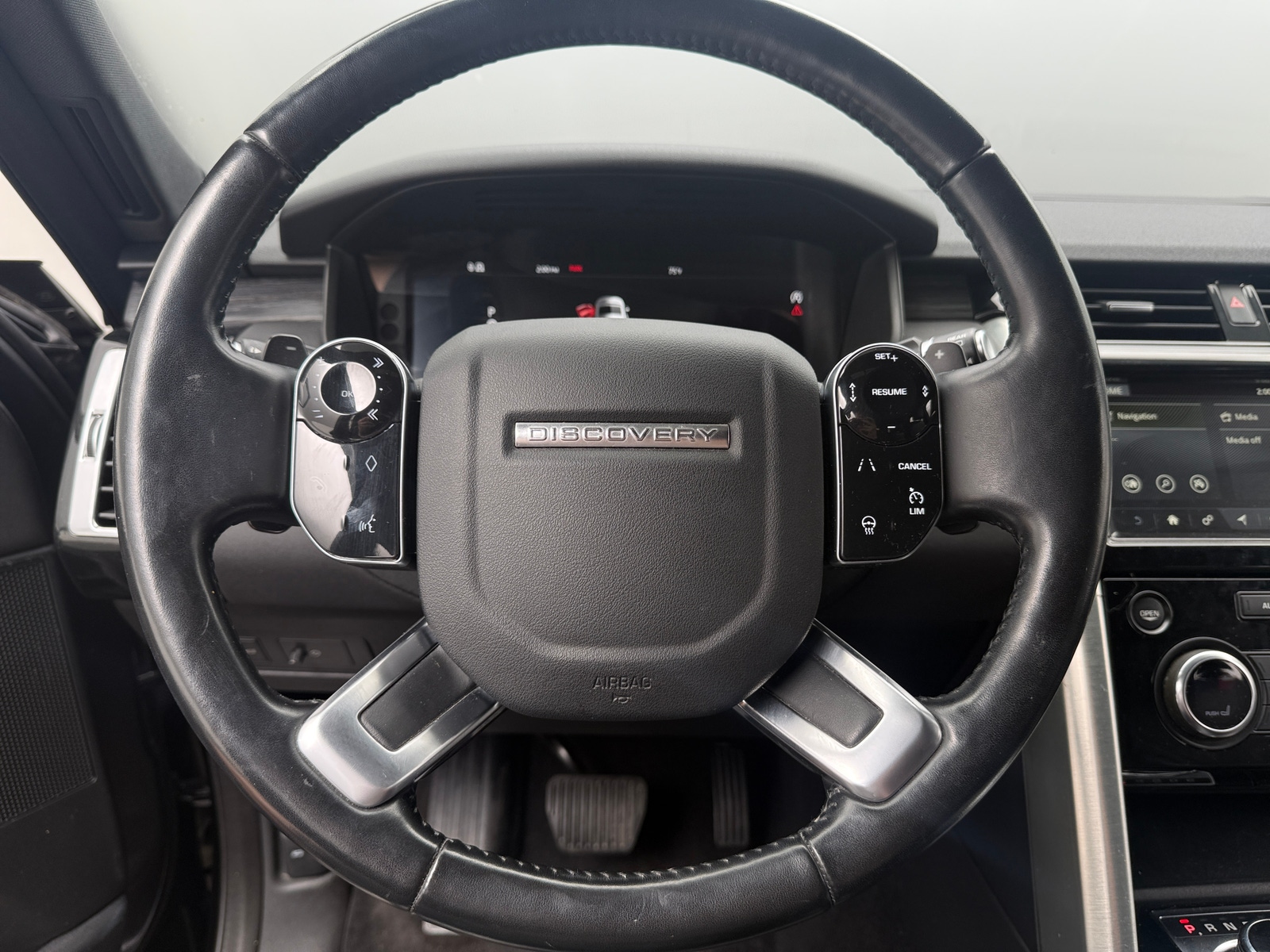 Thumbnail: 2019 Land Rover Discovery - 4