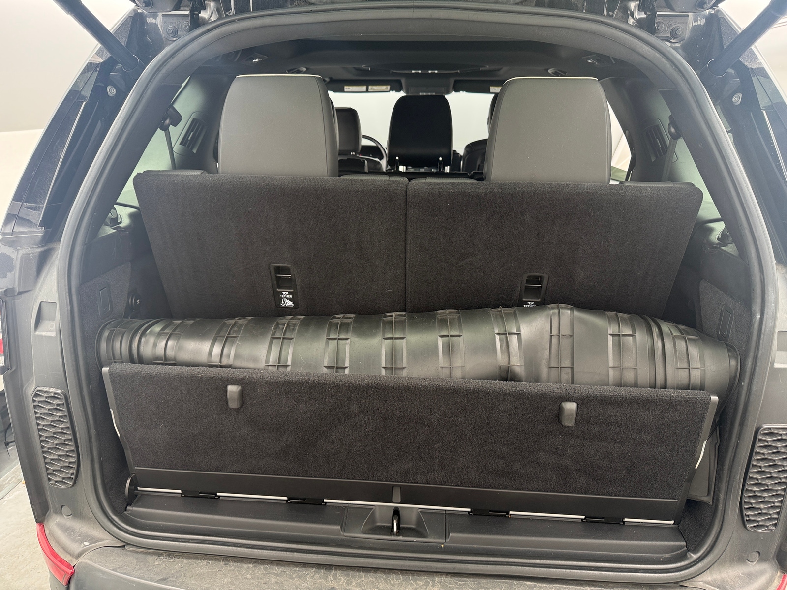 Thumbnail: 2019 Land Rover Discovery - 6