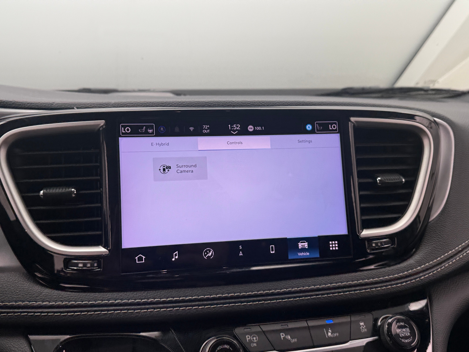 Thumbnail: 2024 Chrysler Pacifica - 3