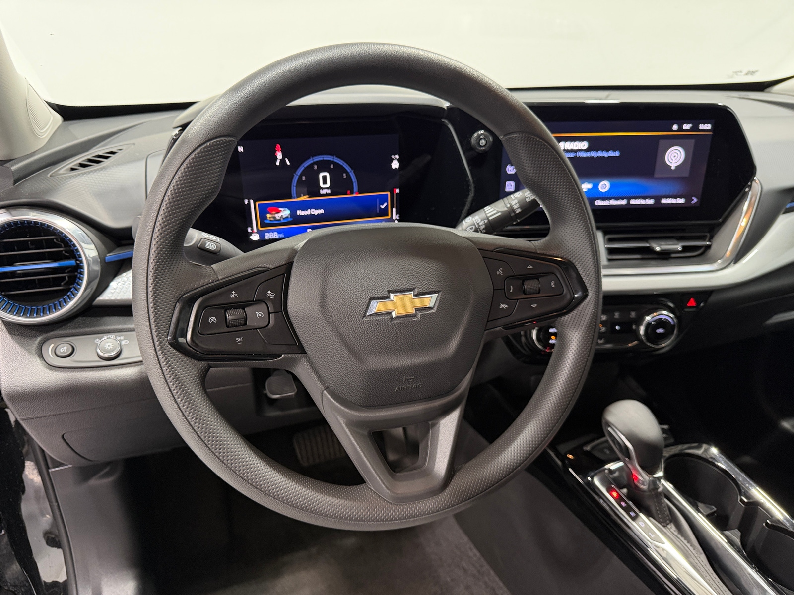 Thumbnail: 2025 Chevrolet Trax - 4
