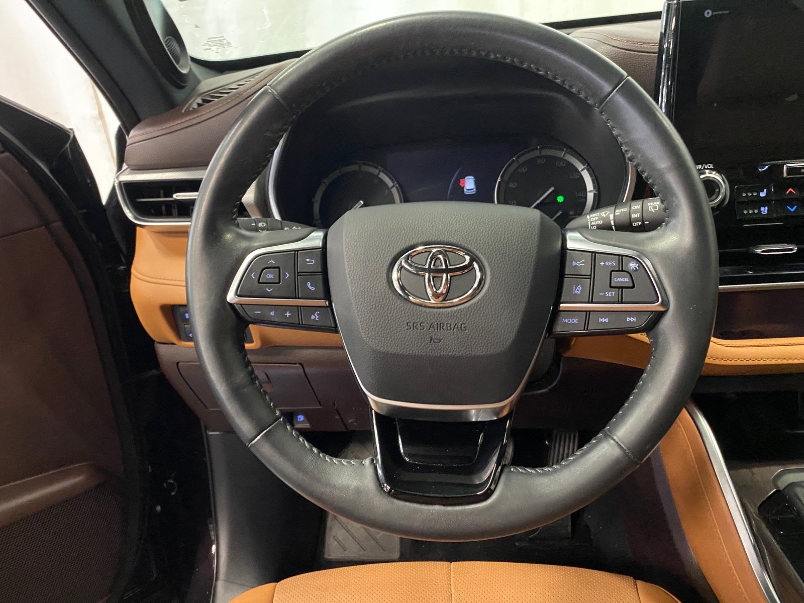 Thumbnail: 2021 Toyota Highlander - 4