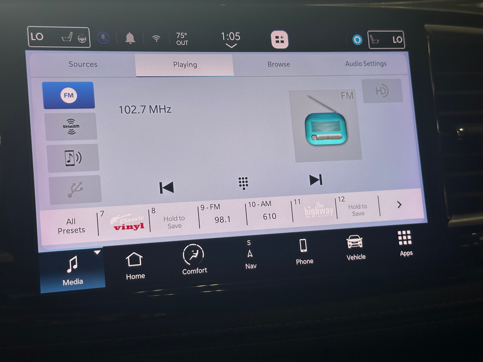 Thumbnail: 2023 Chrysler Pacifica - 3