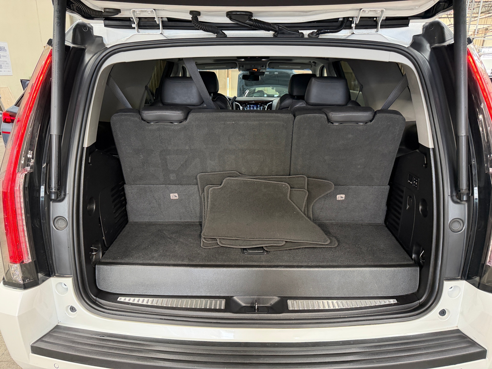 Thumbnail: 2019 Cadillac Escalade - 6