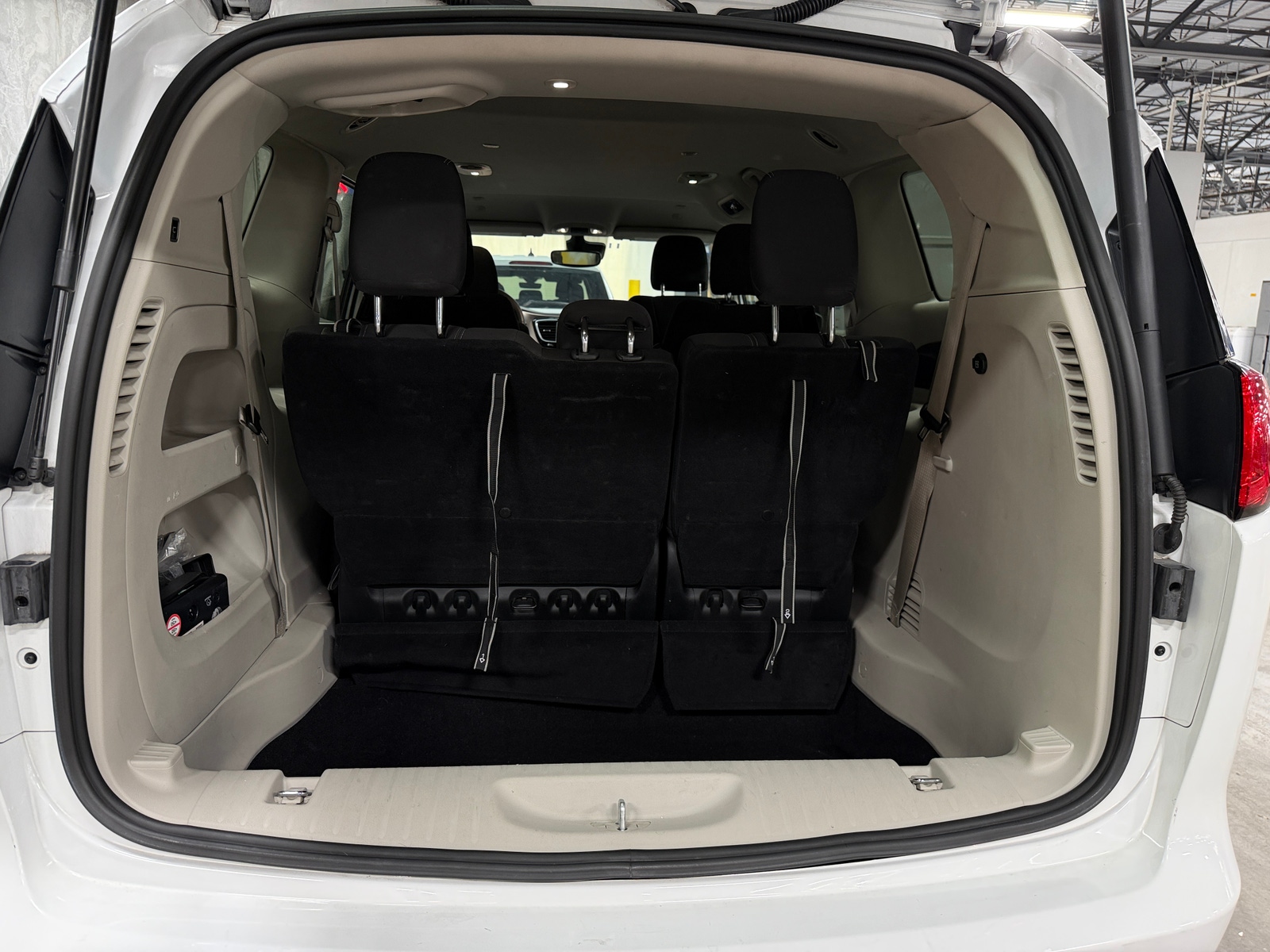 Thumbnail: 2024 Chrysler Voyager - 7