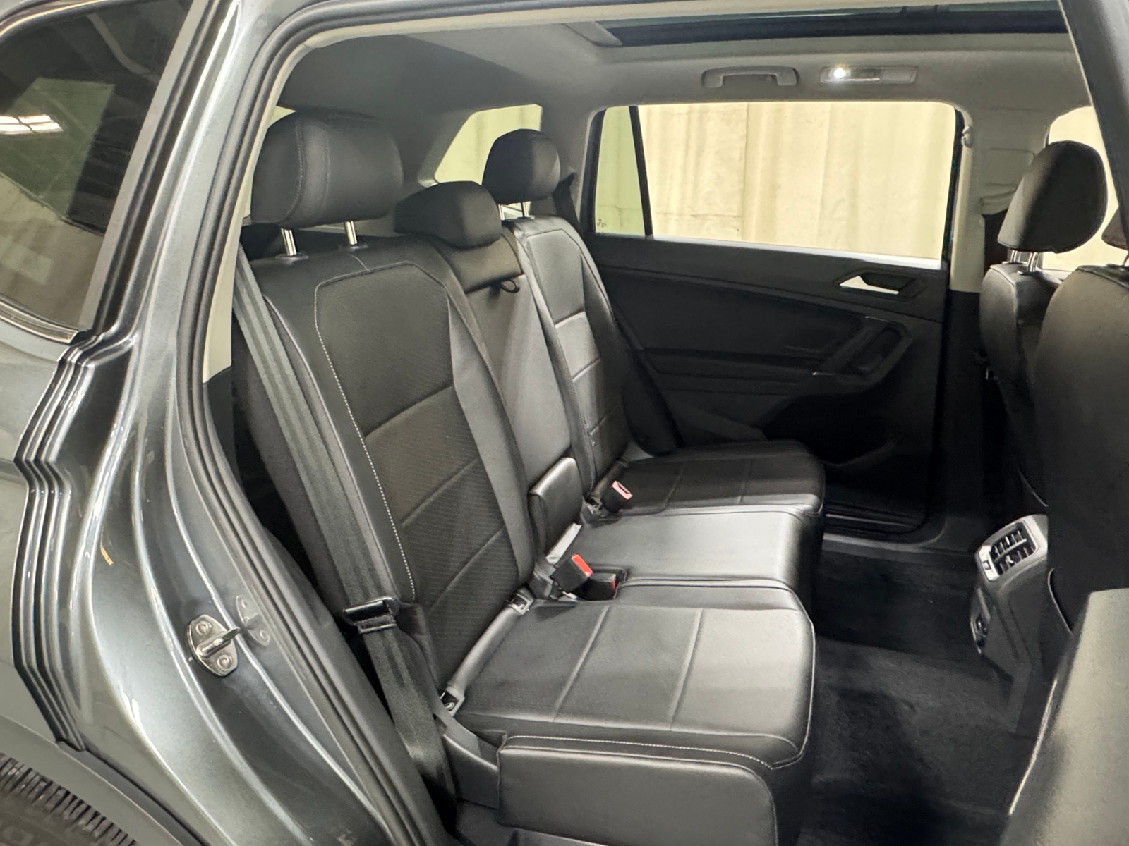 Thumbnail: 2020 Volkswagen Tiguan - 5