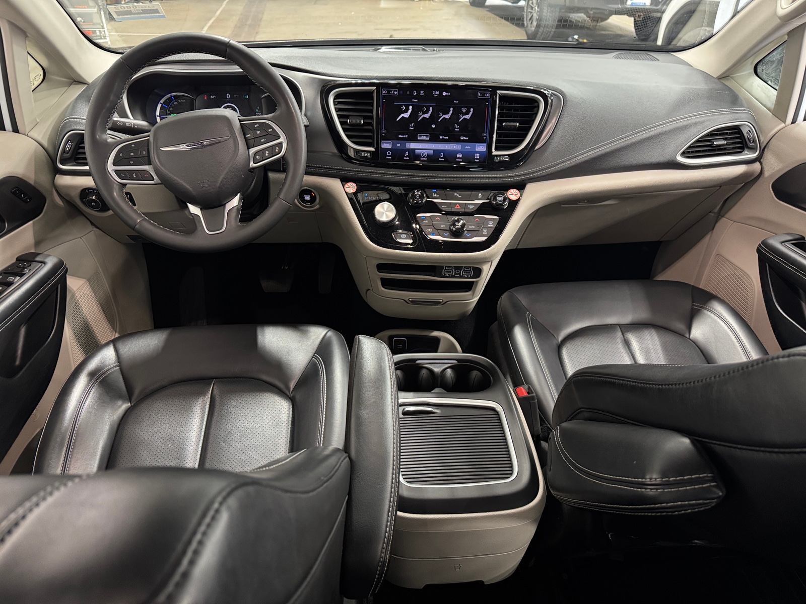 Thumbnail: 2023 Chrysler Pacifica - 2