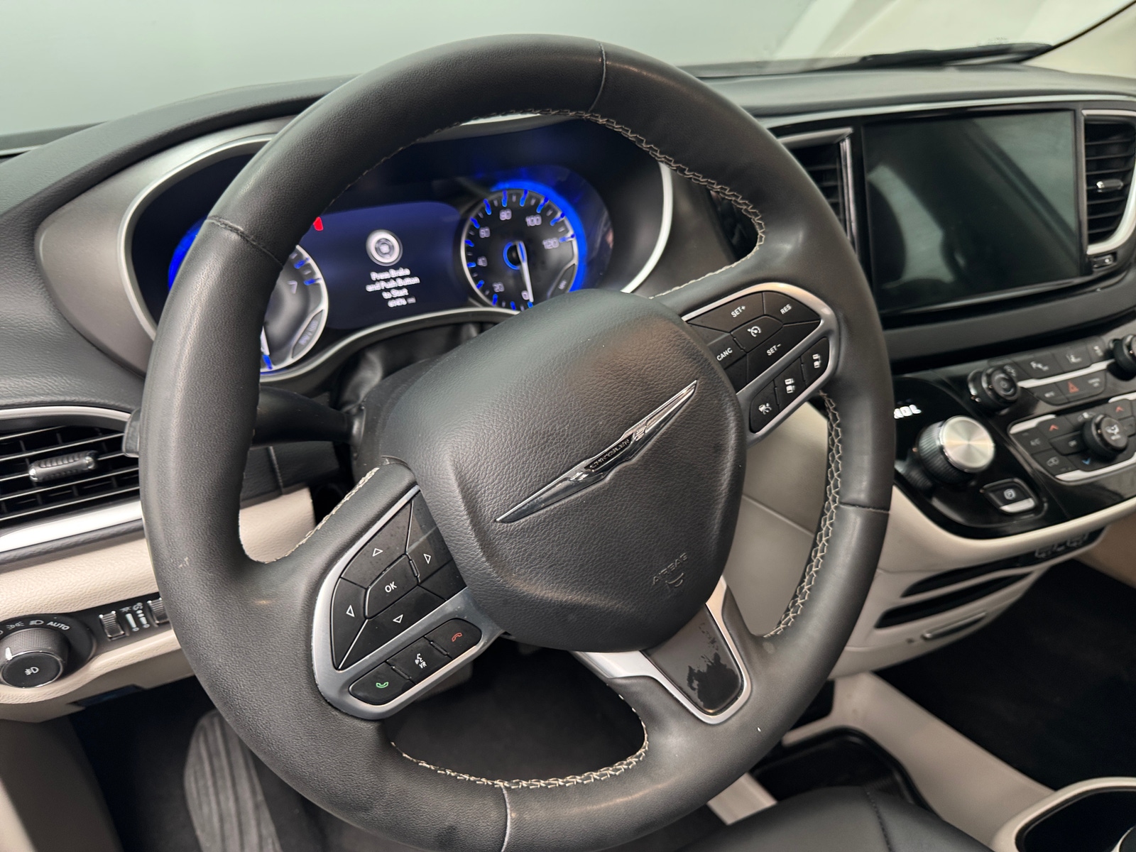Thumbnail: 2024 Chrysler Pacifica - 4