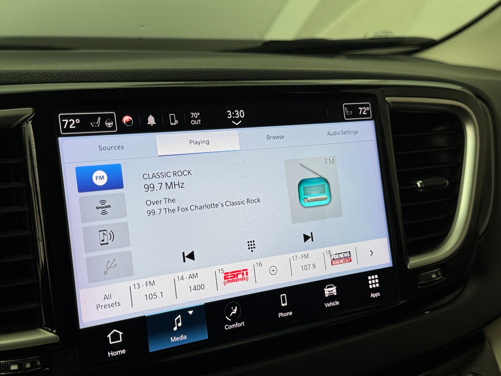Thumbnail: 2024 Chrysler Pacifica - 3