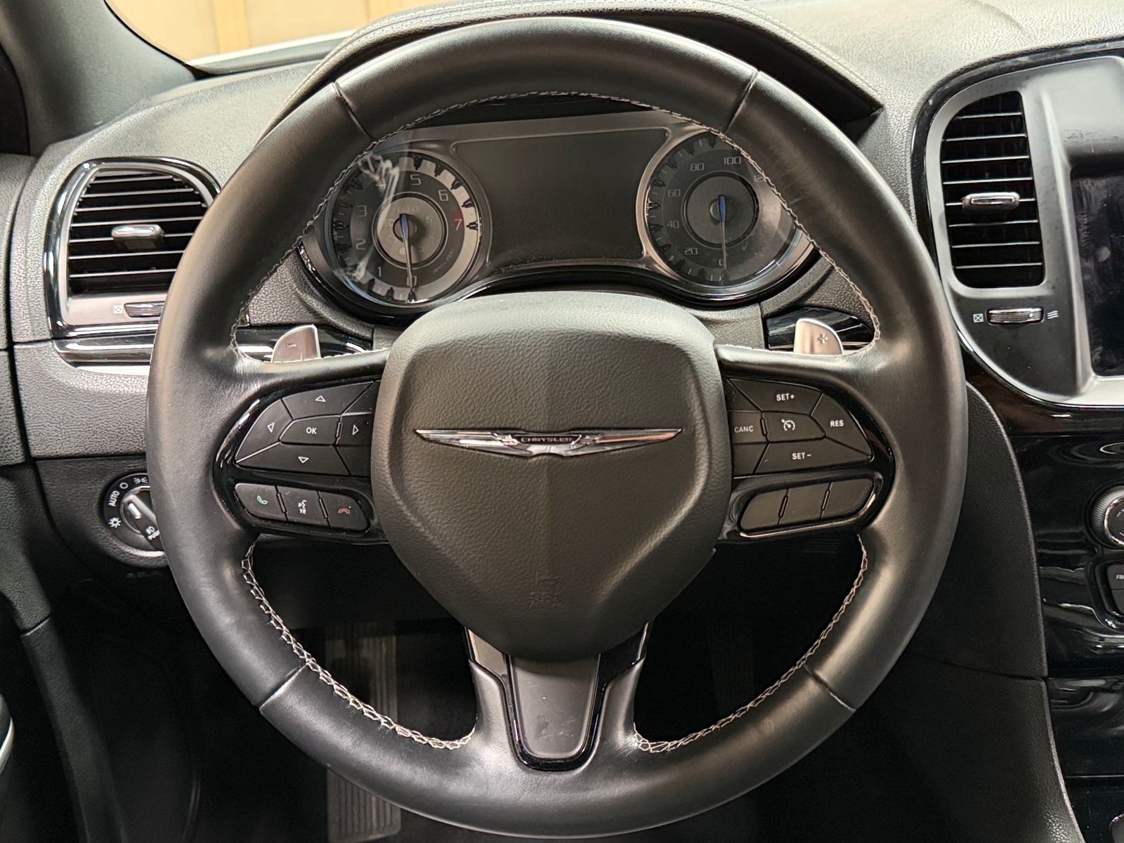 Thumbnail: 2022 Chrysler 300 - 4