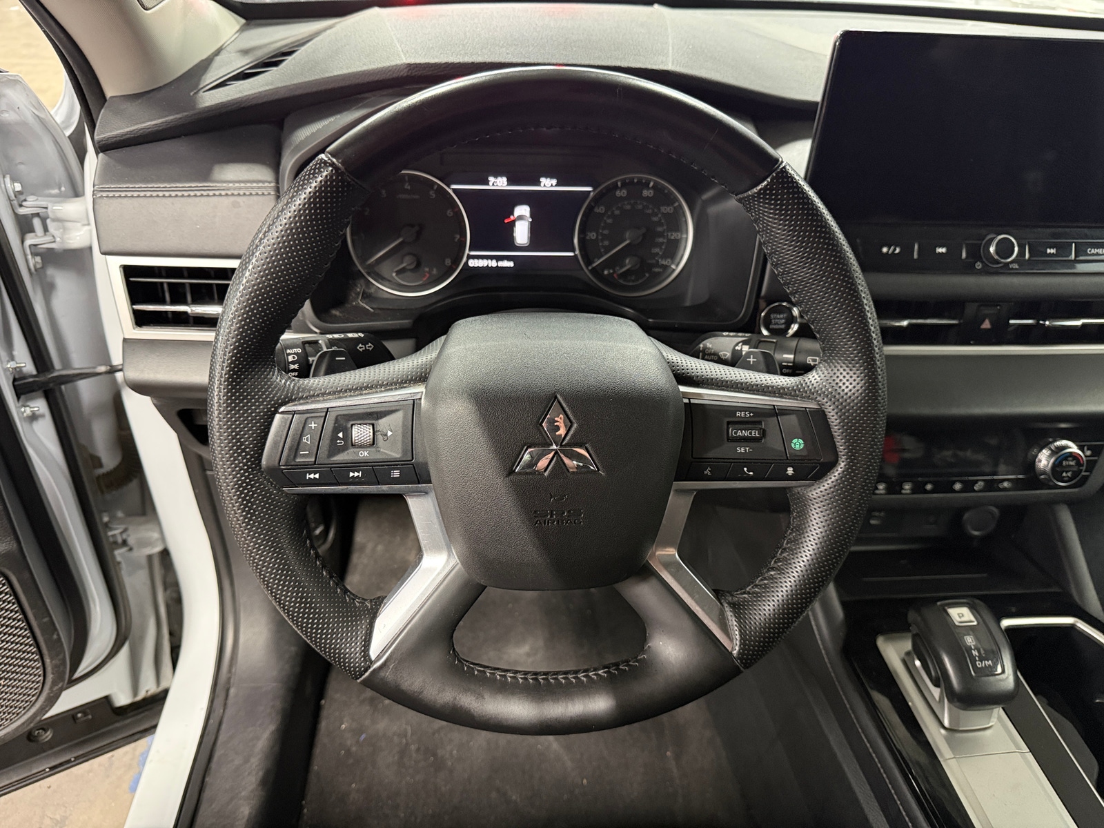 Thumbnail: 2025 Mitsubishi Outlander - 4