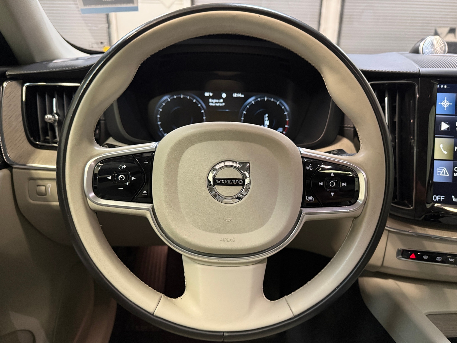 Thumbnail: 2018 Volvo XC60 - 4