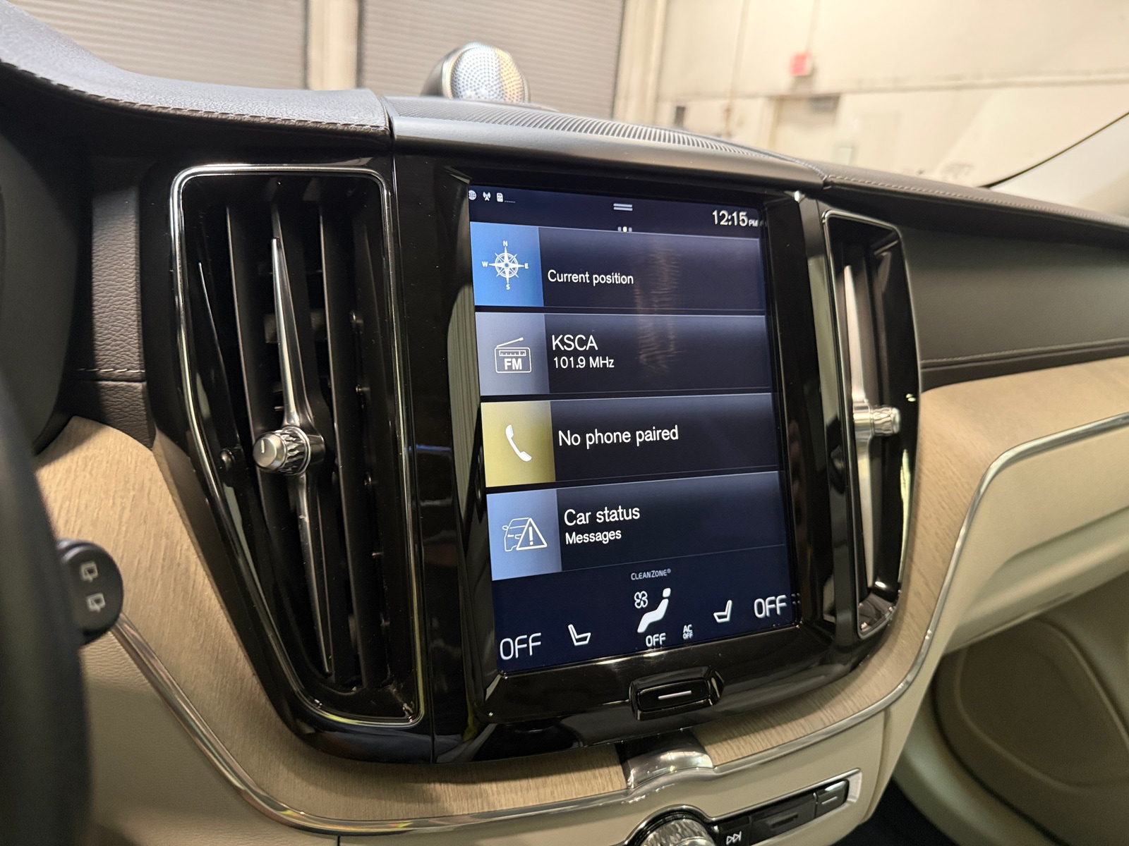 Thumbnail: 2018 Volvo XC60 - 3