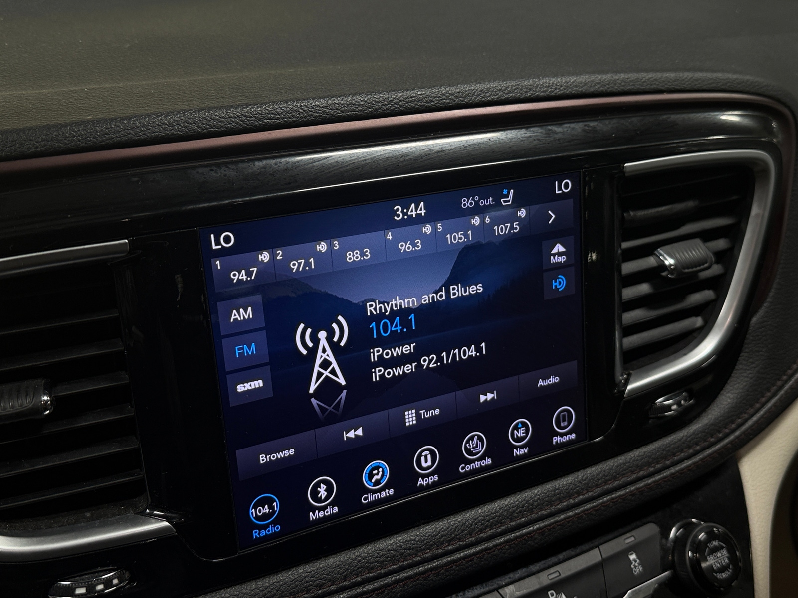 Thumbnail: 2019 Chrysler Pacifica - 3