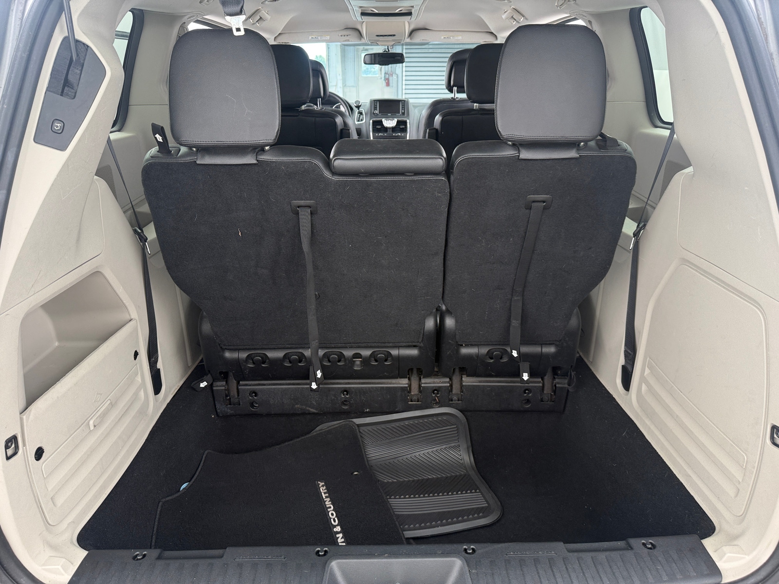 Thumbnail: 2016 Chrysler Town & Country - 6