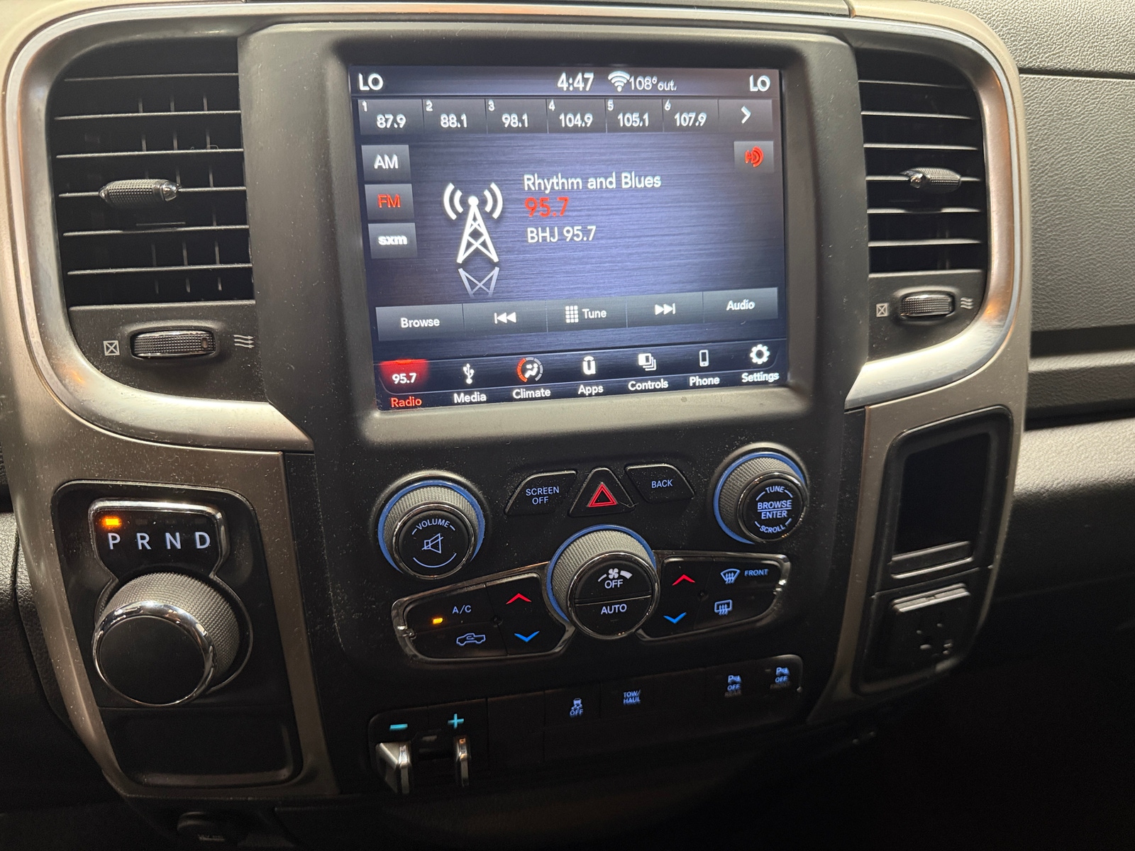 Thumbnail: 2019 RAM 1500 Classic - 4
