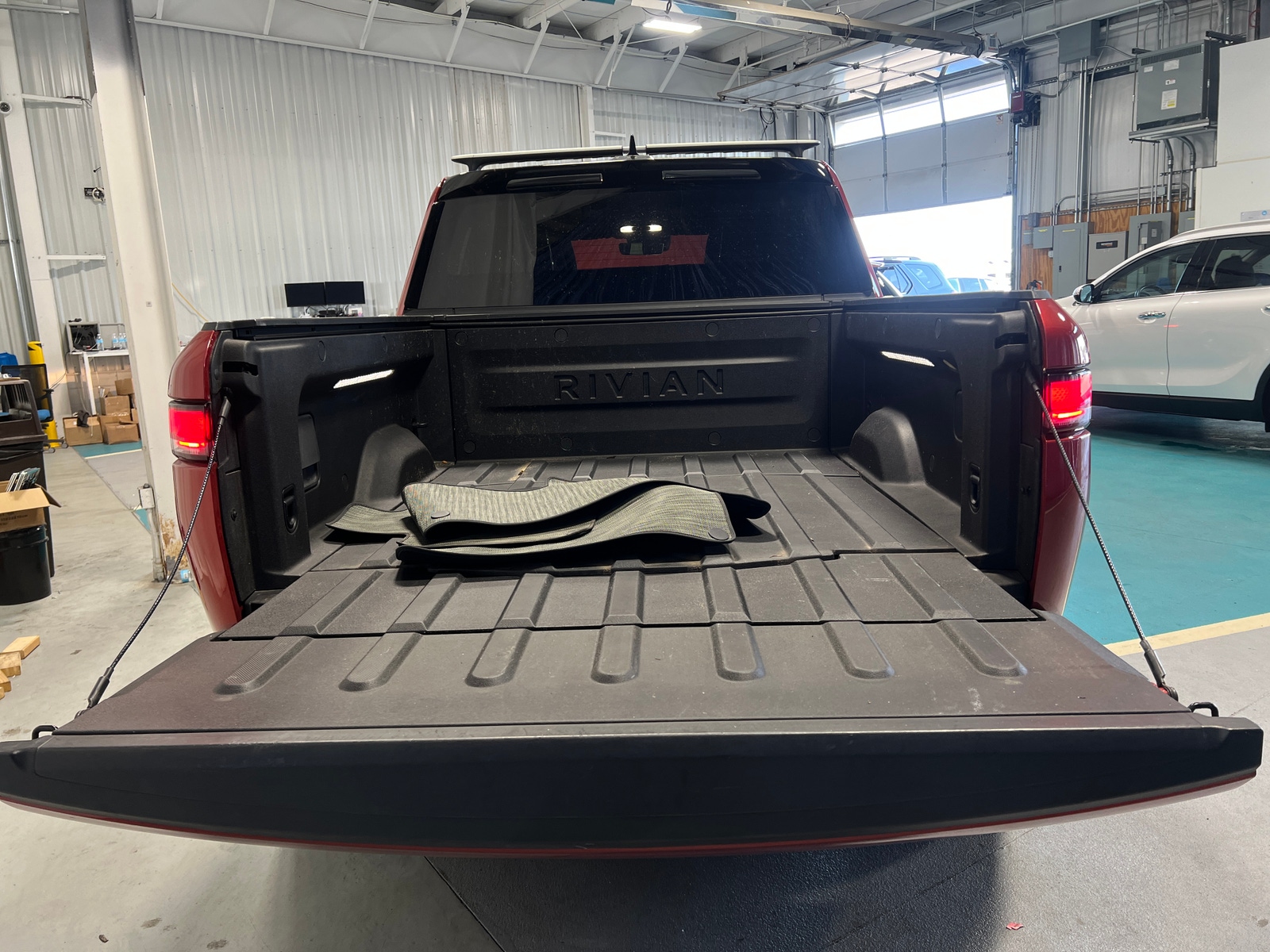 Thumbnail: 2023 Rivian R1T - 6