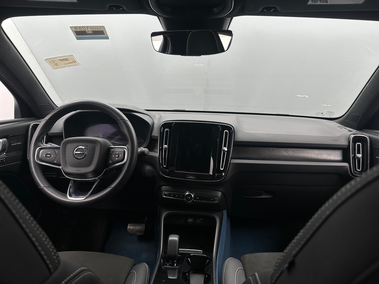 Thumbnail: 2023 Volvo C40 - 2