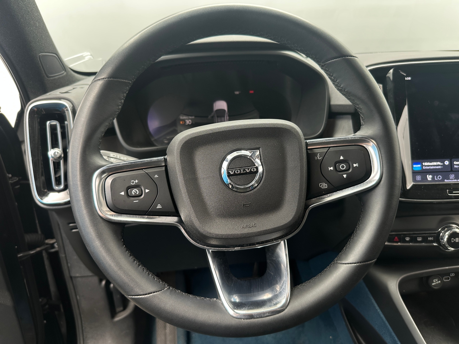 Thumbnail: 2023 Volvo C40 - 4