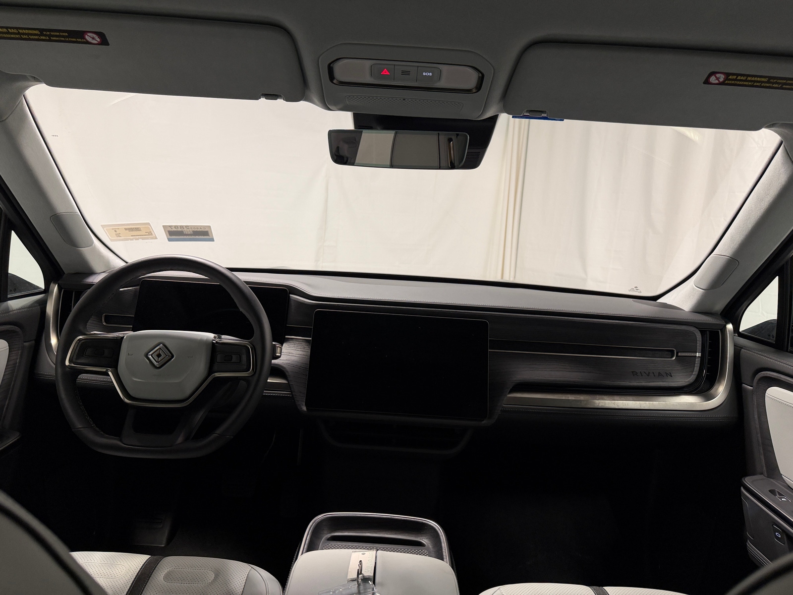 Thumbnail: 2025 Rivian R1S - 2