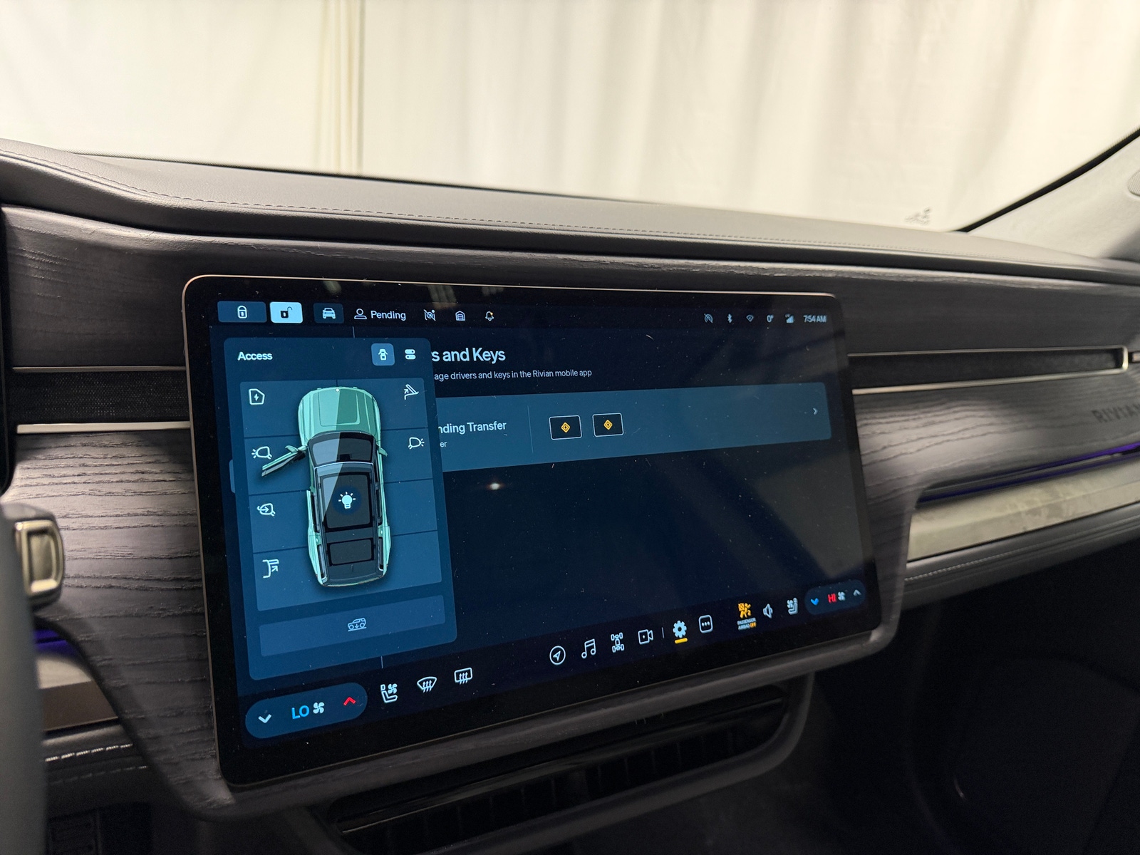 Thumbnail: 2025 Rivian R1S - 3
