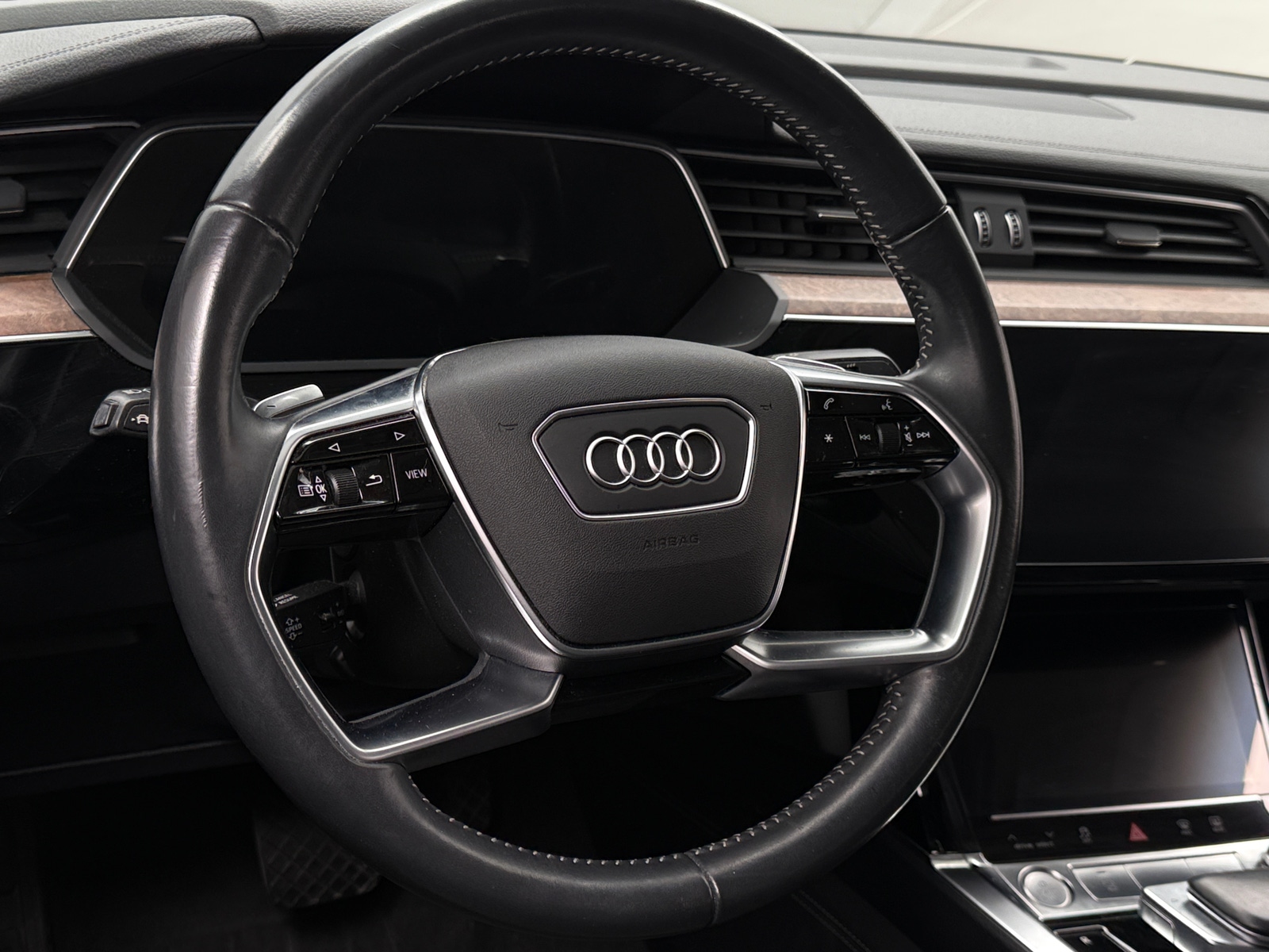 Thumbnail: 2020 Audi e-tron S - 4