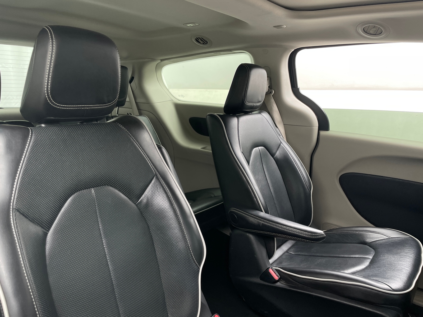 Thumbnail: 2023 Chrysler Pacifica - 5