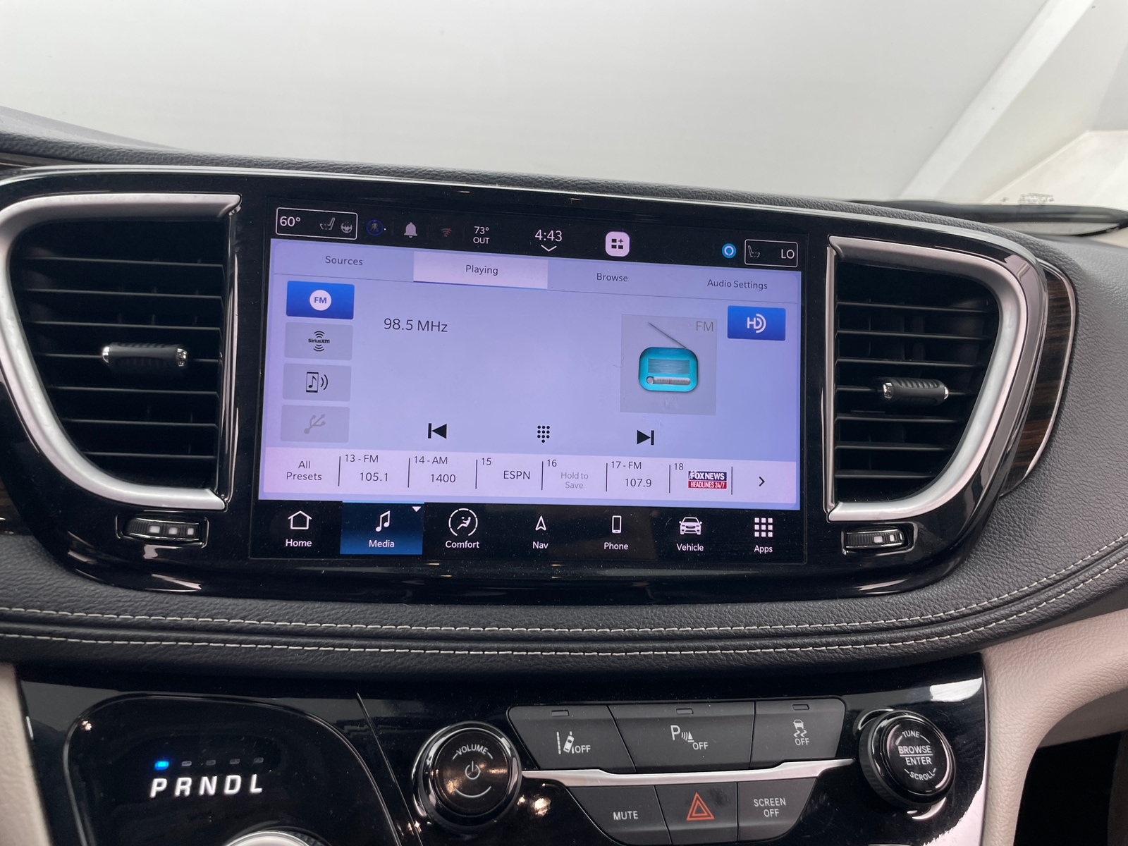 Thumbnail: 2023 Chrysler Pacifica - 3