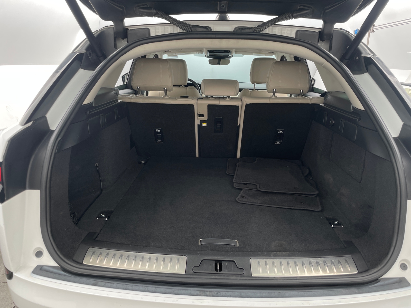 Thumbnail: 2021 Land Rover Range Rover Velar - 6