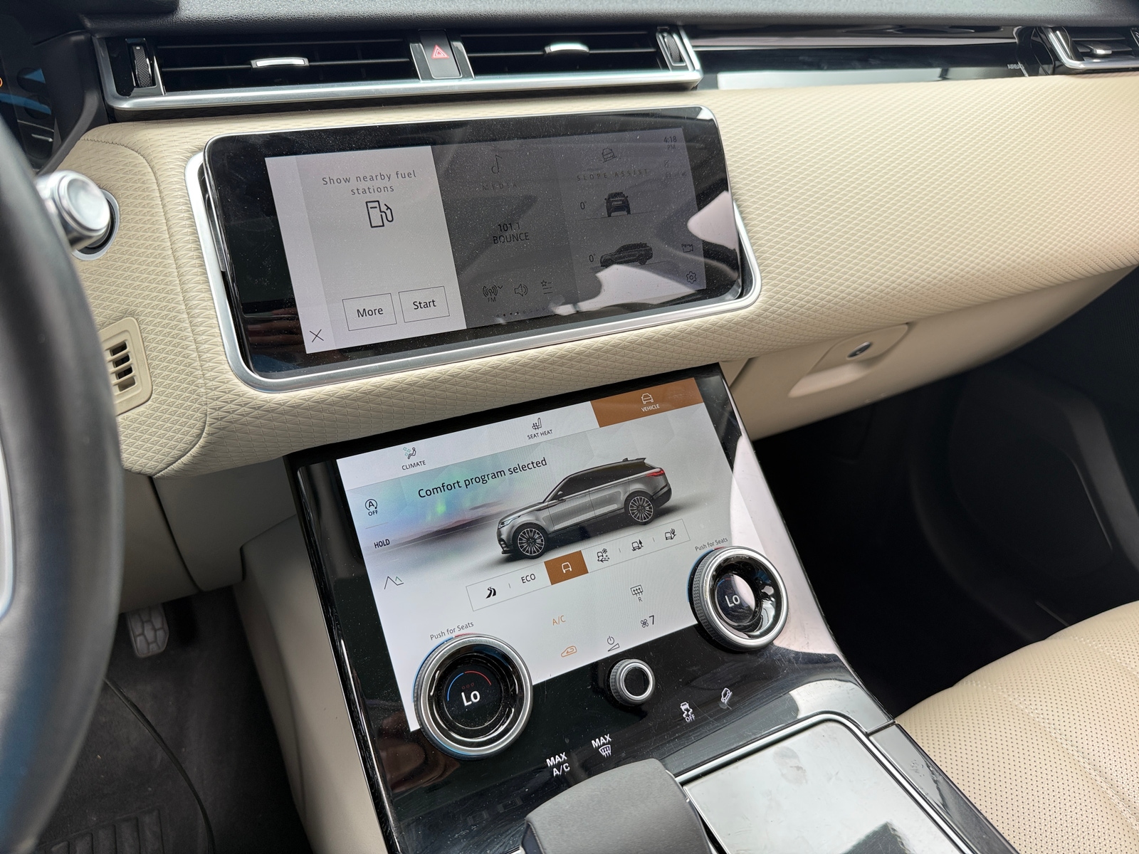 Thumbnail: 2021 Land Rover Range Rover Velar - 3