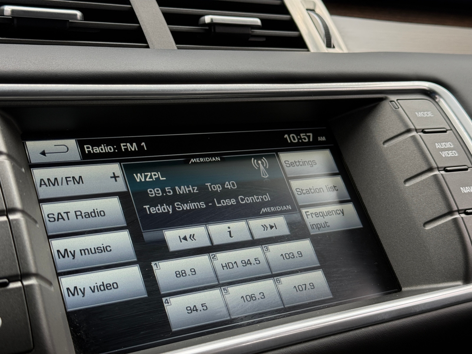 Thumbnail: 2014 Land Rover Range Rover Evoque - 3