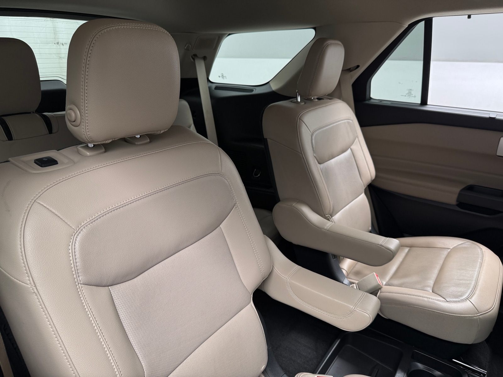 Thumbnail: 2020 Ford Explorer - 5