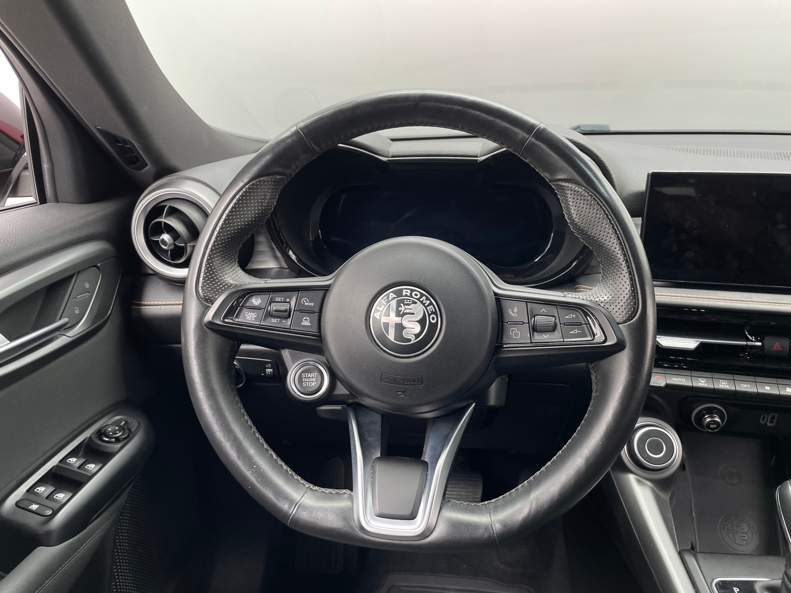 Thumbnail: 2024 Alfa Romeo Tonale - 5