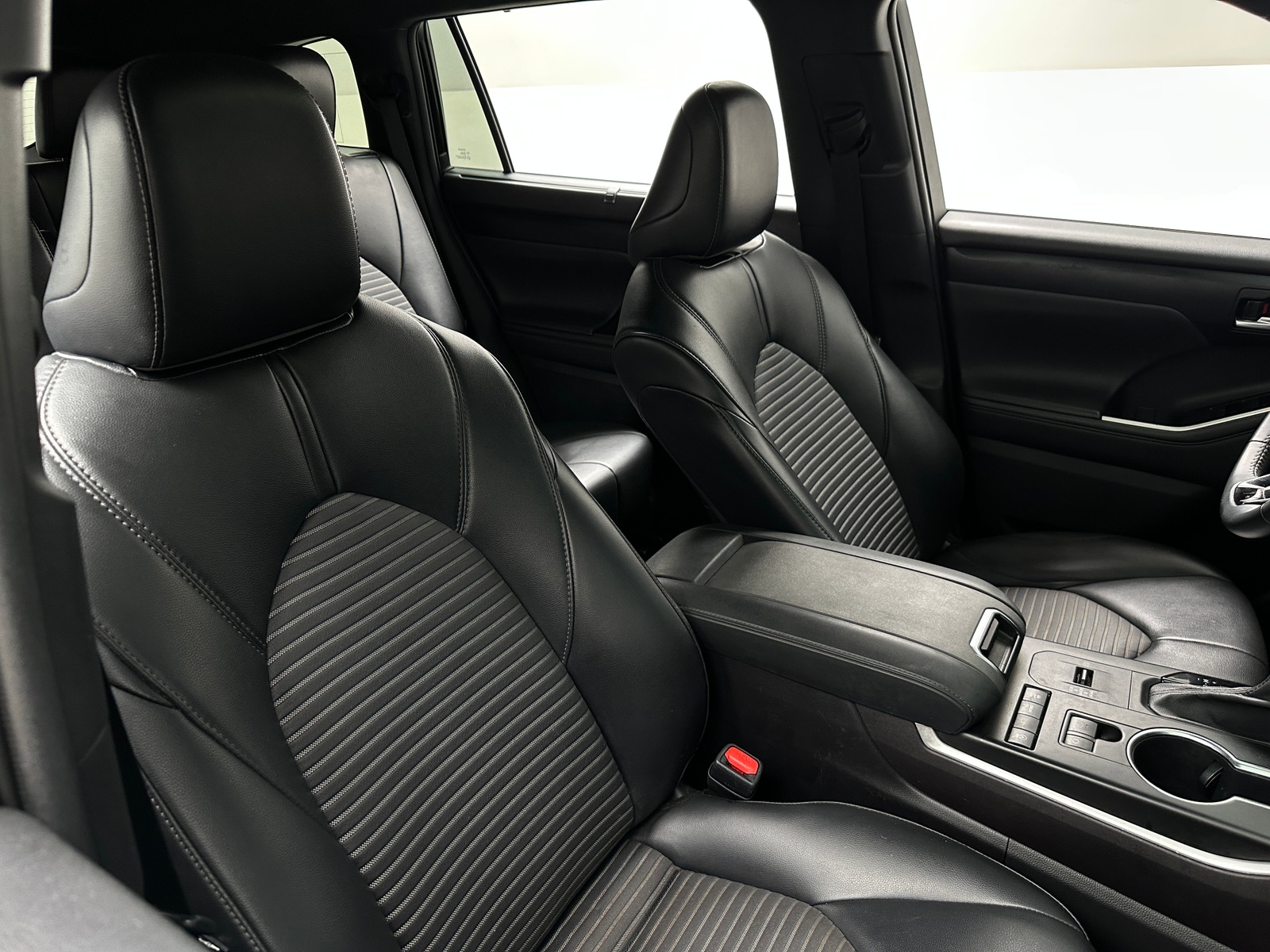 Thumbnail: 2021 Toyota Highlander - 2