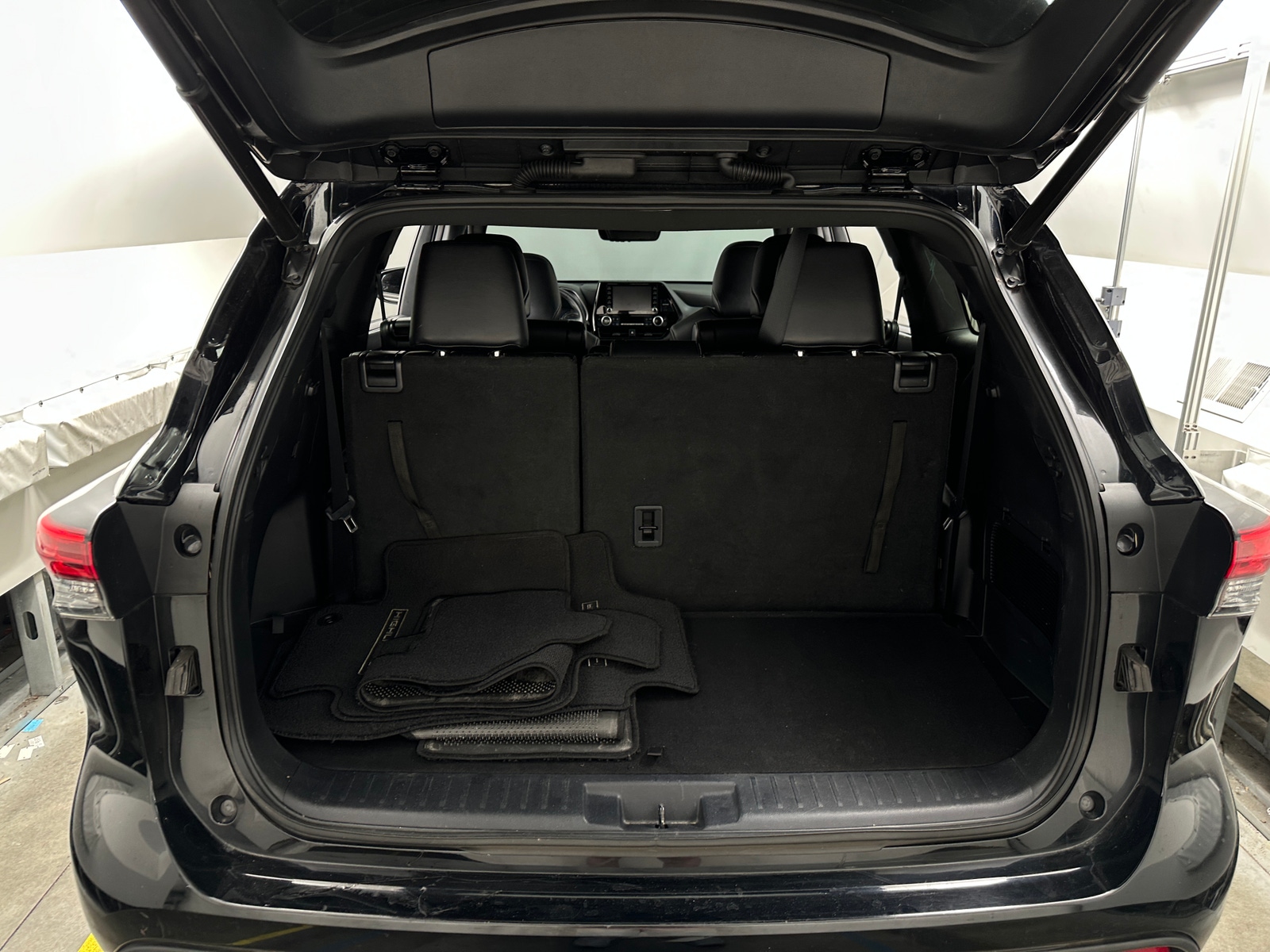 Thumbnail: 2021 Toyota Highlander - 7