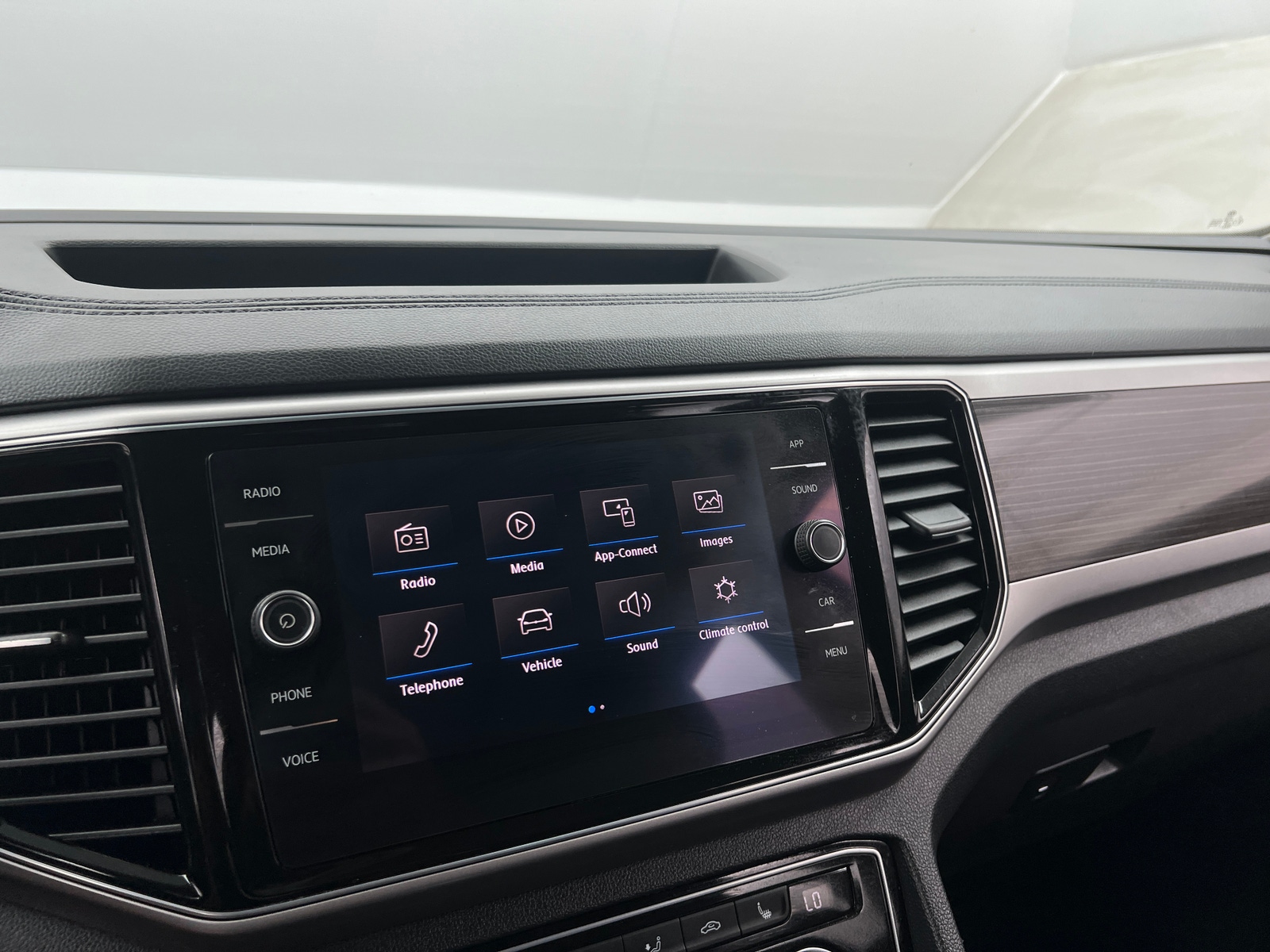 Thumbnail: 2018 Volkswagen Atlas - 3