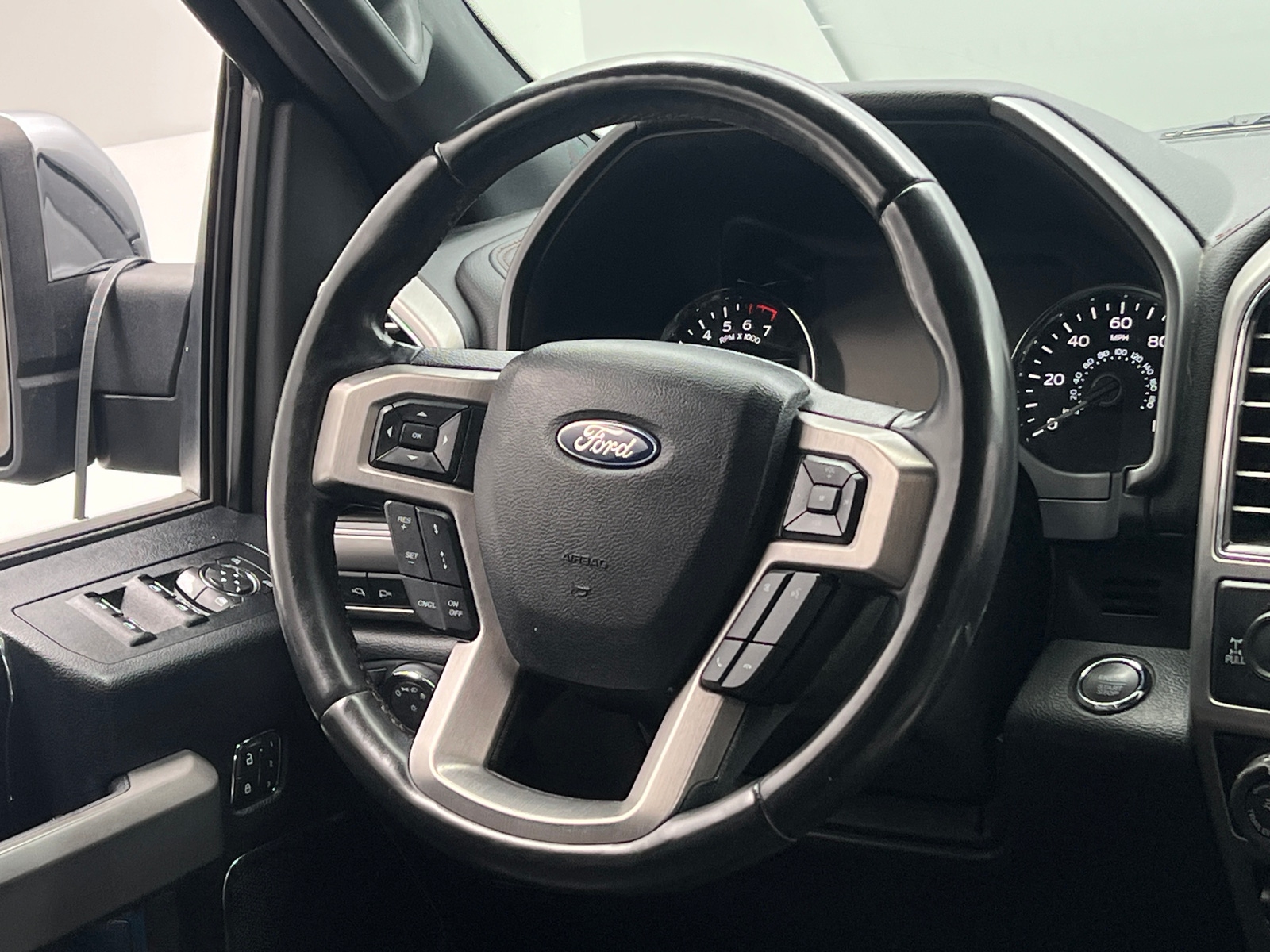 Thumbnail: 2019 Ford Econoline - 4