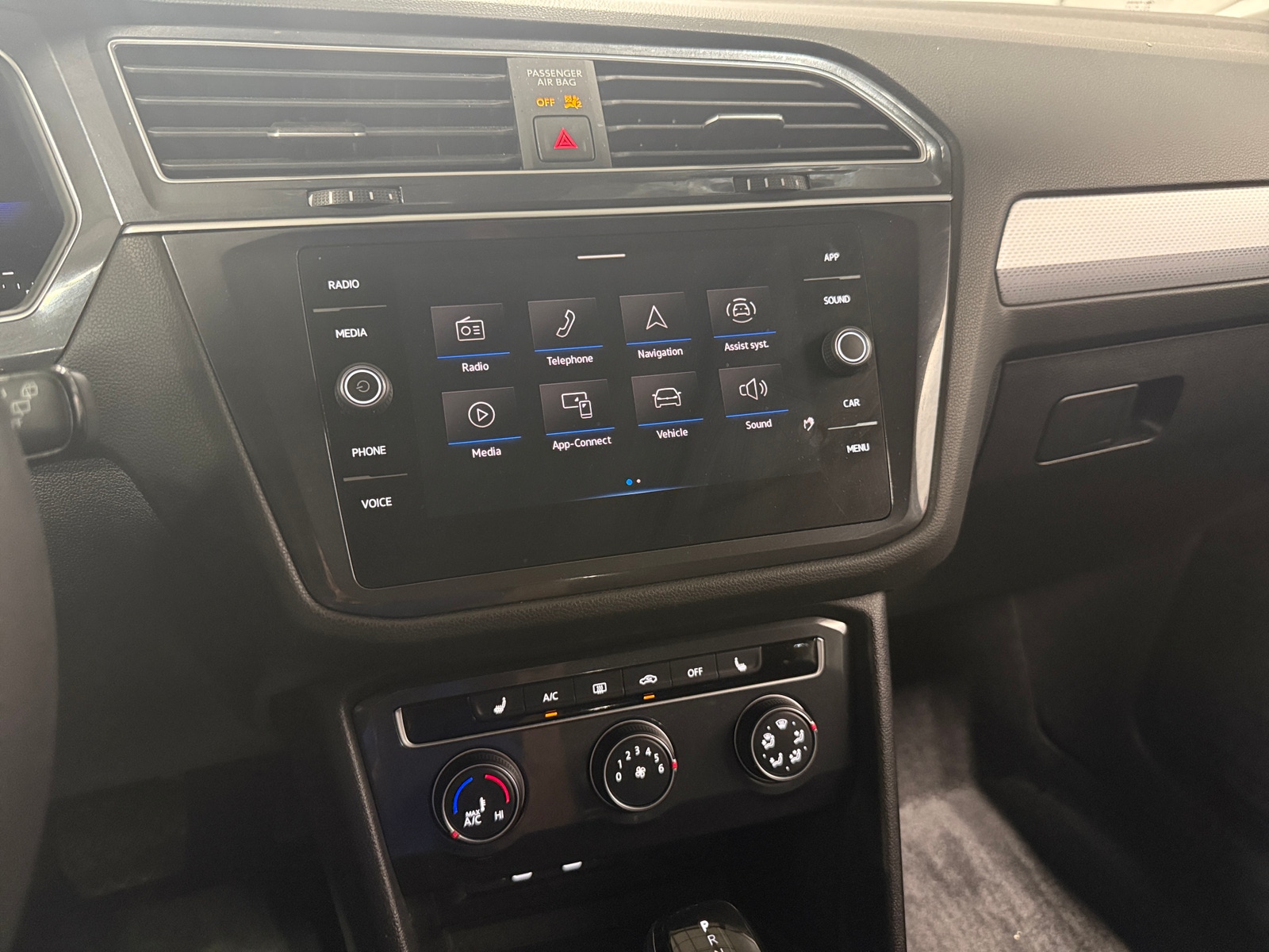 Thumbnail: 2024 Volkswagen Tiguan - 4