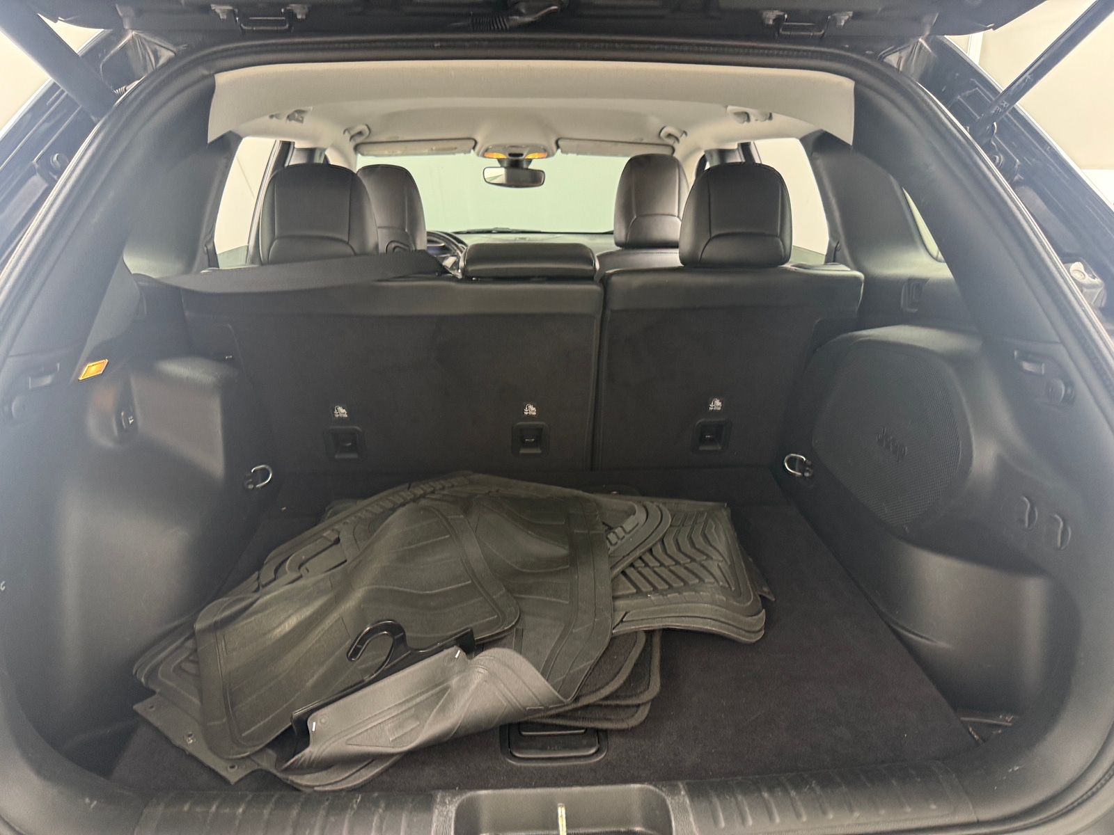 Thumbnail: 2020 Jeep Cherokee - 6