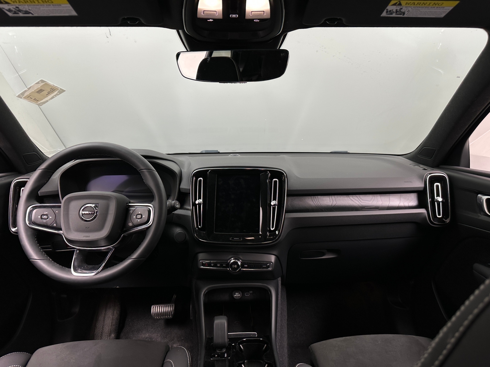Thumbnail: 2023 Volvo XC40 - 2
