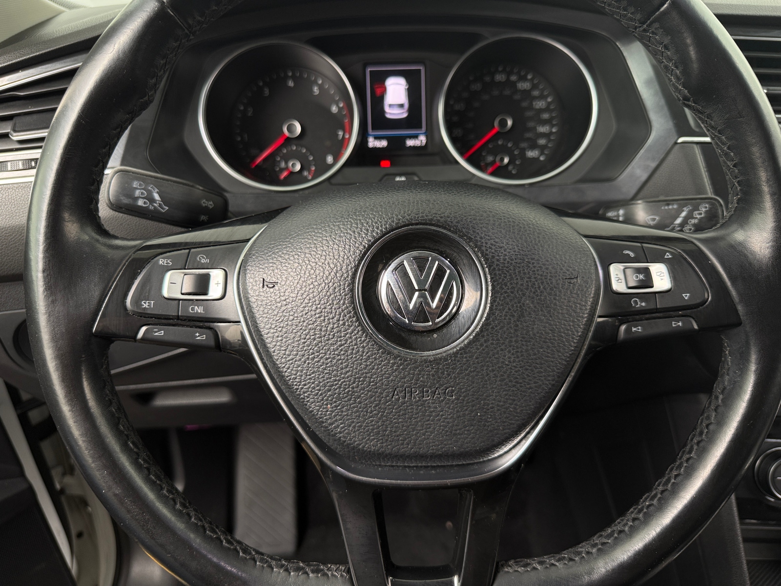 Thumbnail: 2018 Volkswagen Tiguan - 4