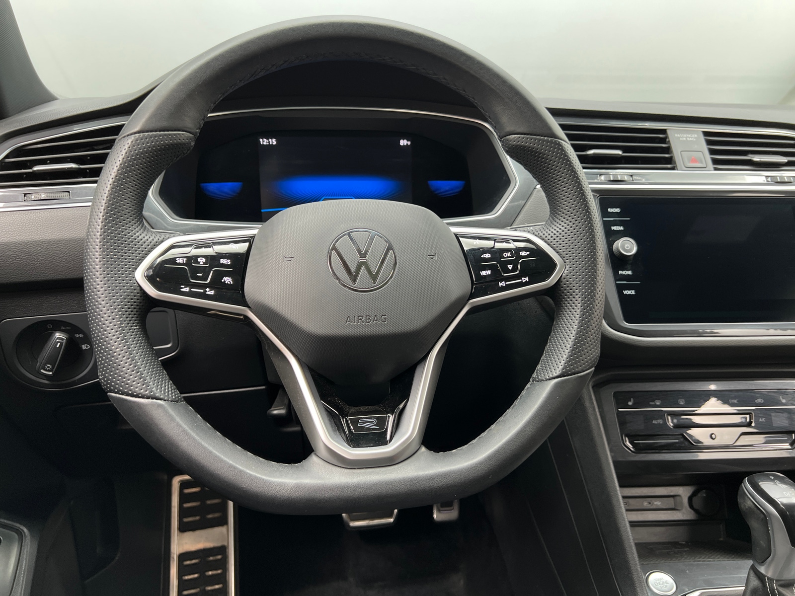 Thumbnail: 2022 Volkswagen Tiguan - 4