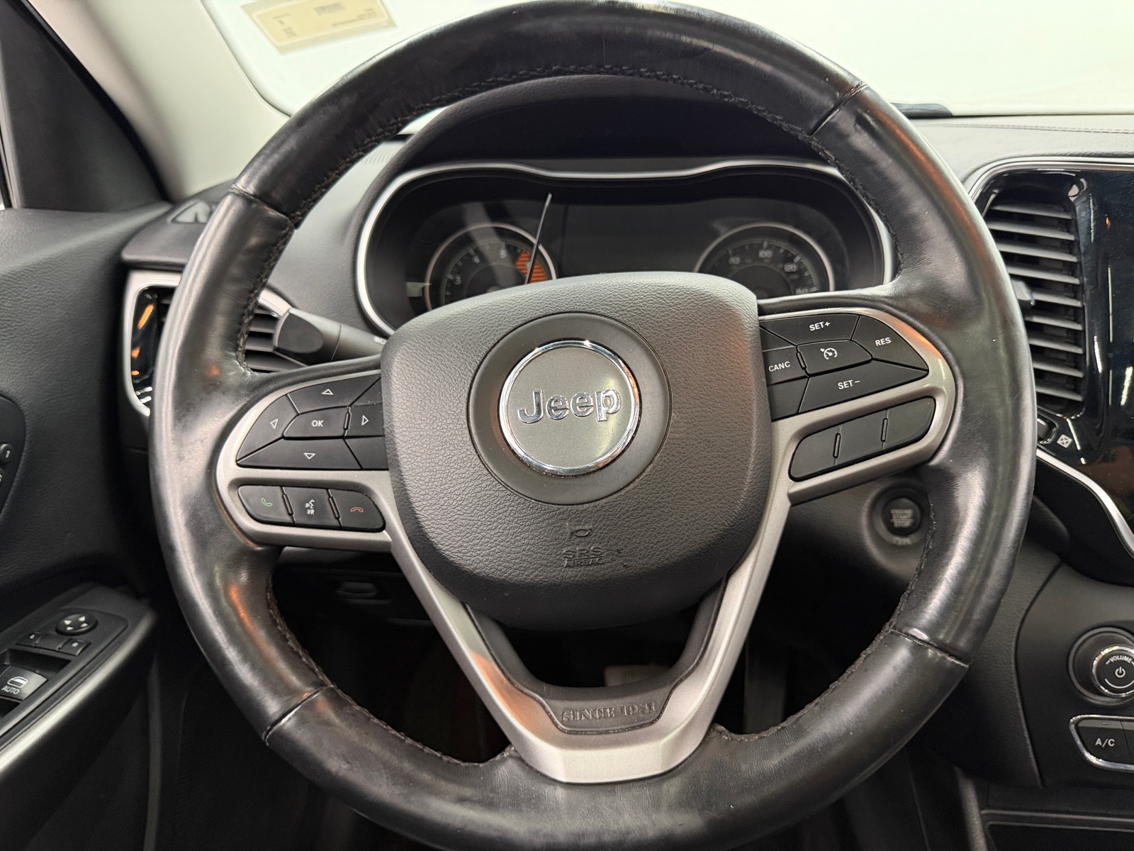 Thumbnail: 2019 Jeep Cherokee - 4