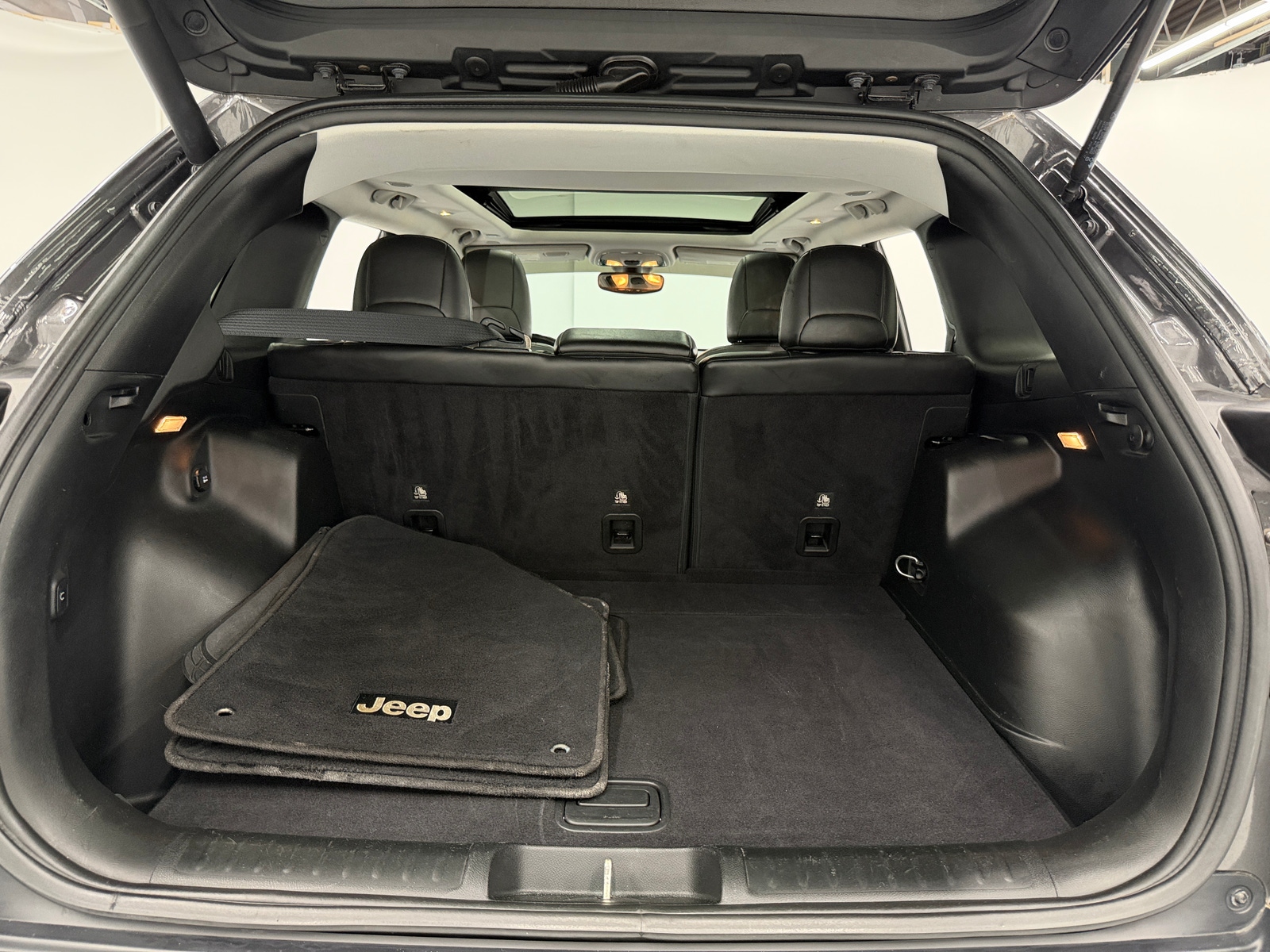 Thumbnail: 2019 Jeep Cherokee - 6