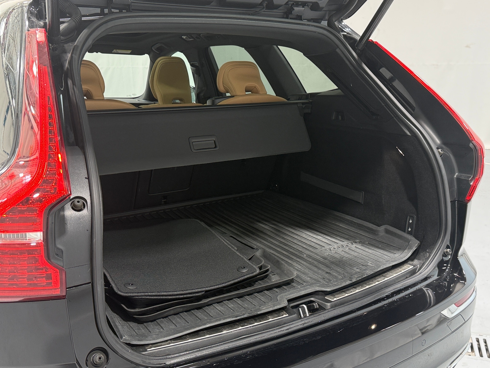Thumbnail: 2019 Volvo XC60 - 6