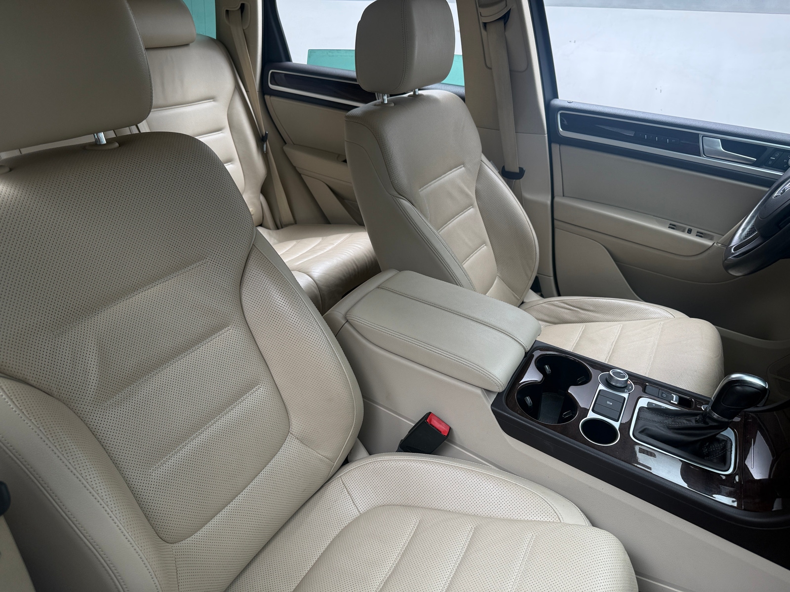 Thumbnail: 2016 Volkswagen Touareg - 2
