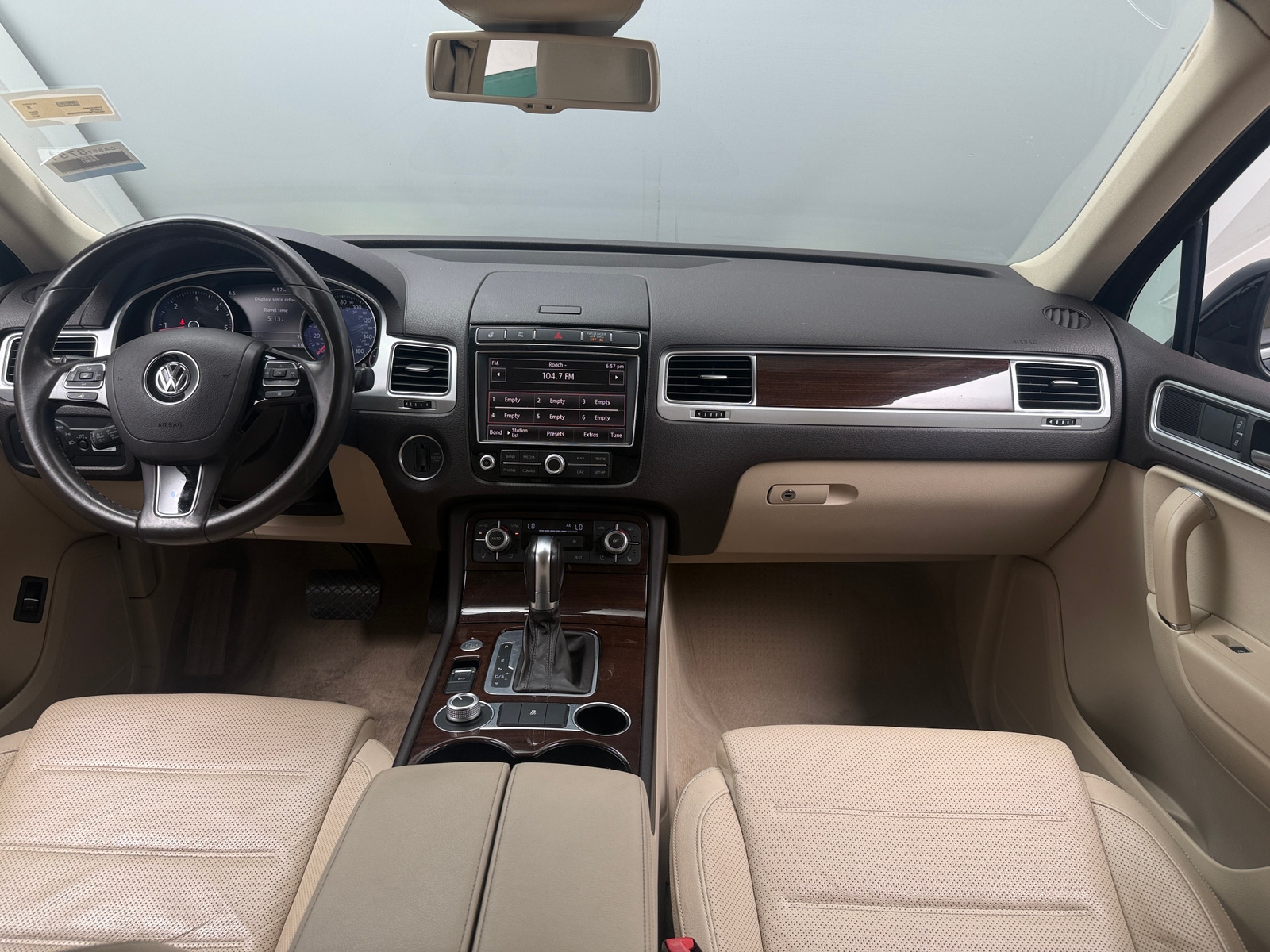 Thumbnail: 2016 Volkswagen Touareg - 3