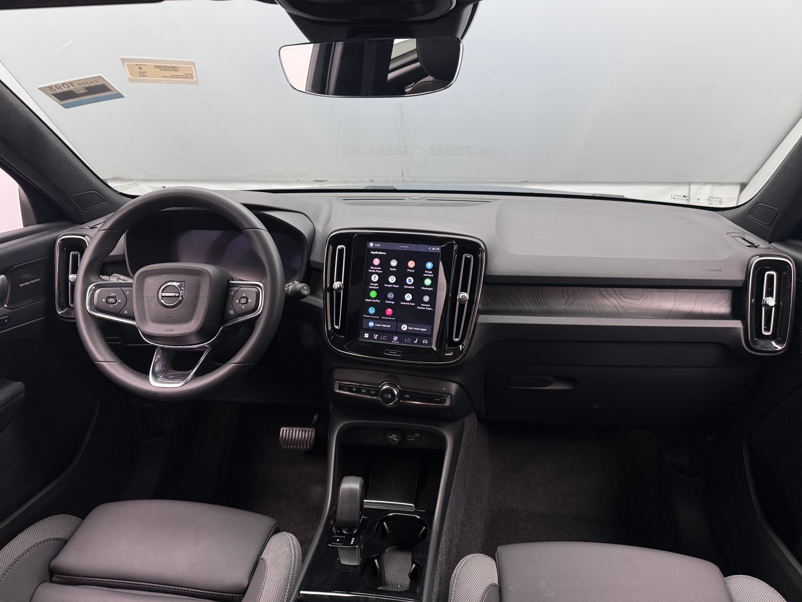 Thumbnail: 2023 Volvo XC40 - 2