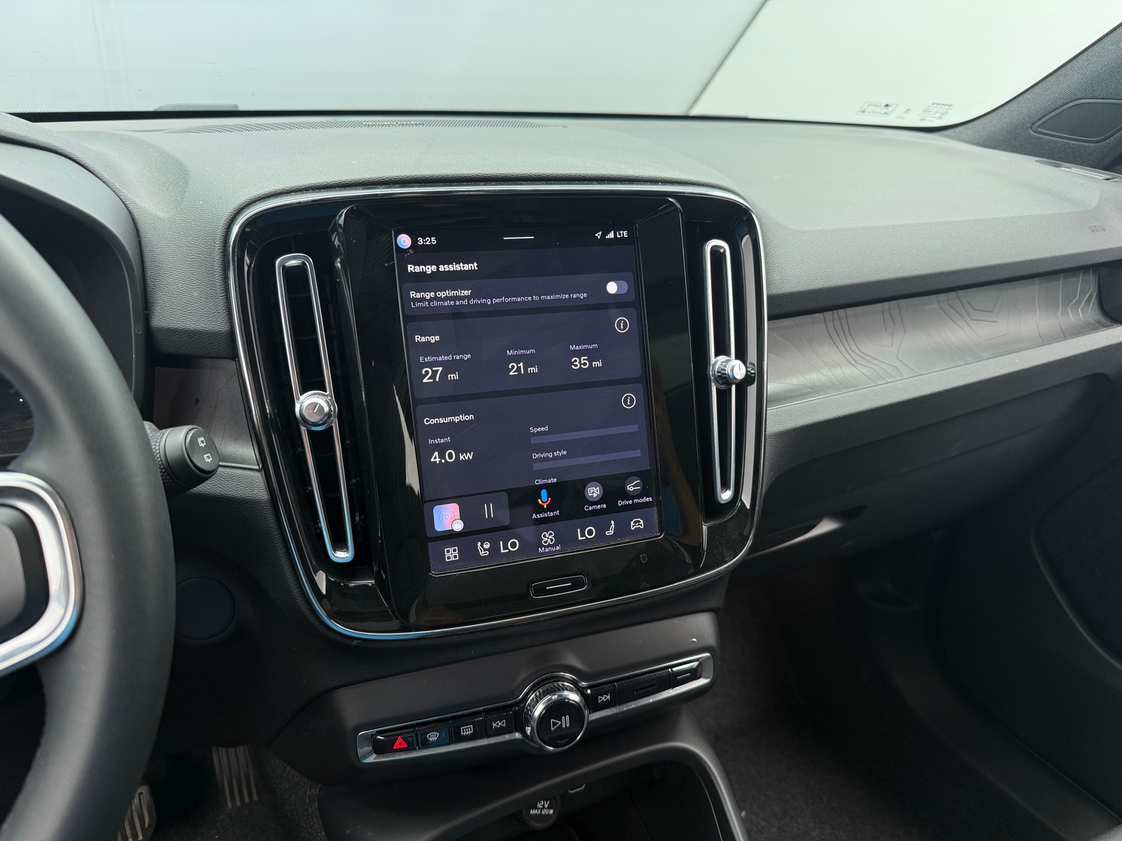 Thumbnail: 2023 Volvo XC40 - 3