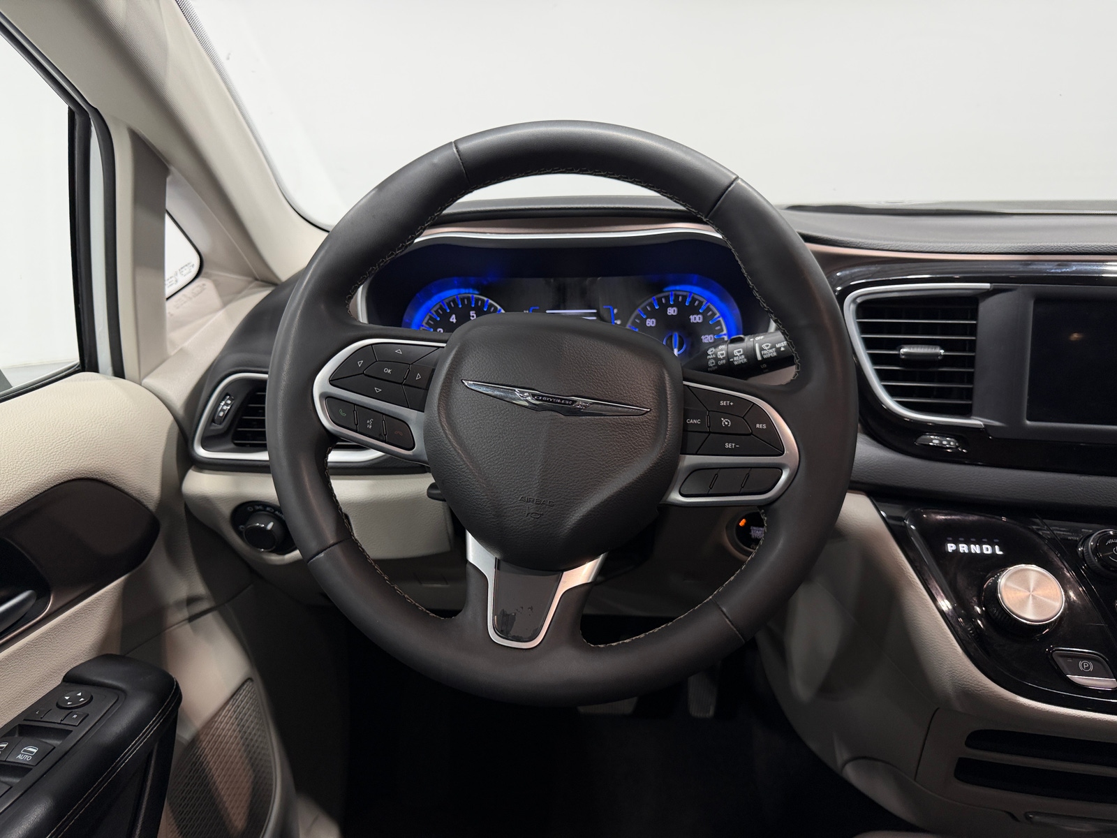 Thumbnail: 2024 Chrysler Voyager - 5