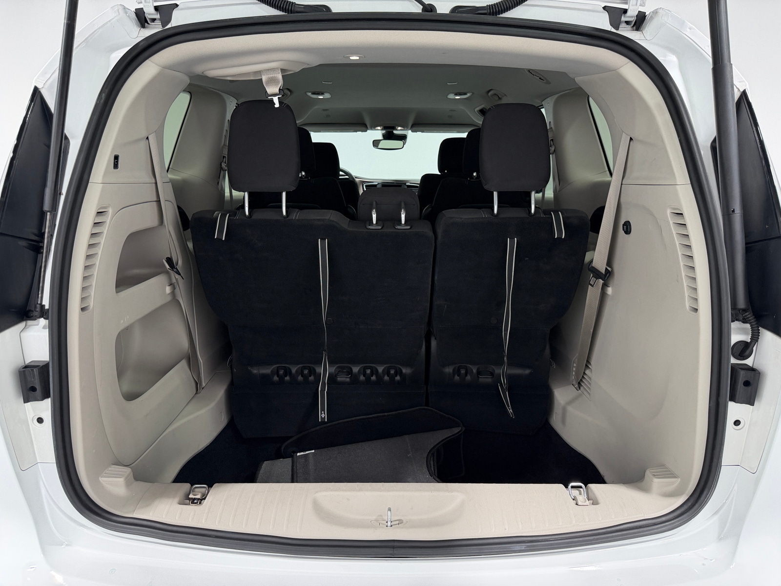 Thumbnail: 2024 Chrysler Voyager - 7